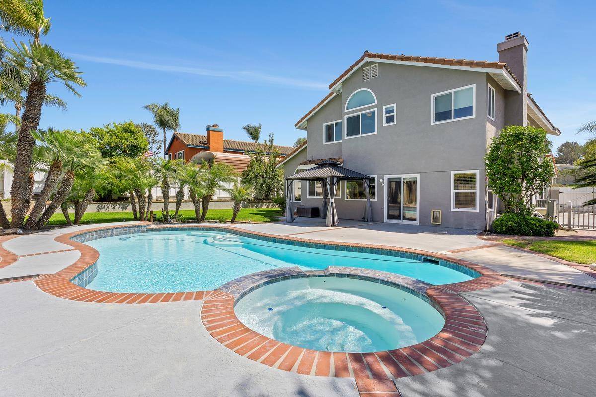 5163 Alamosa Park Dr, Oceanside, CA 92057