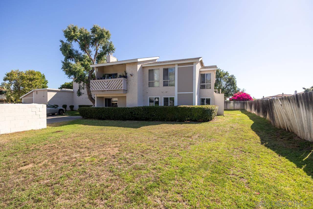 2566 WHITE OAK PLACE #1, Escondido, CA 92027