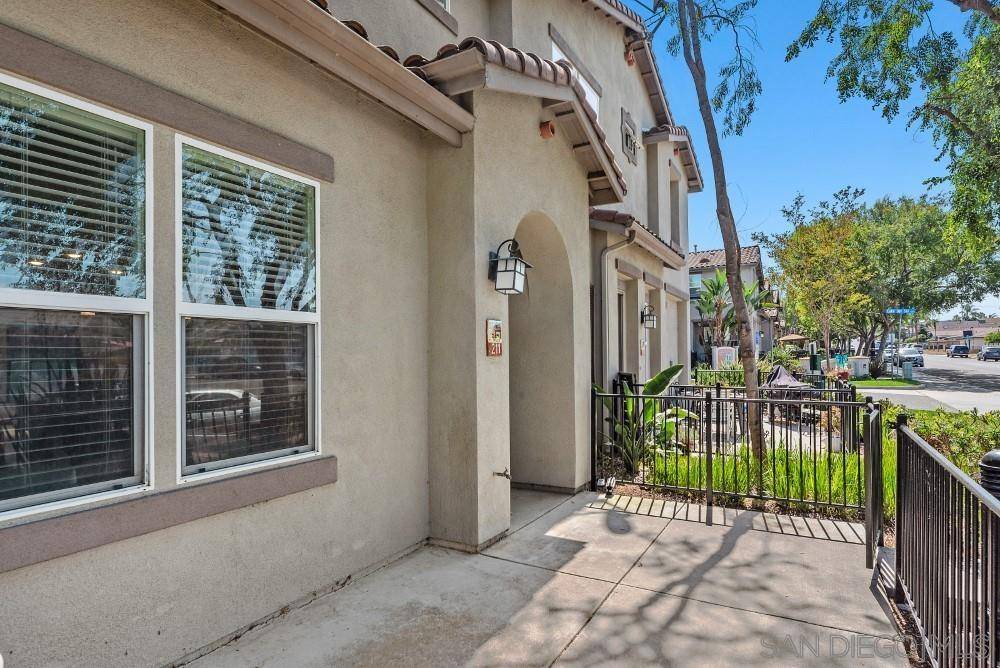 Vista, CA 92083,211 Calle Del Sol