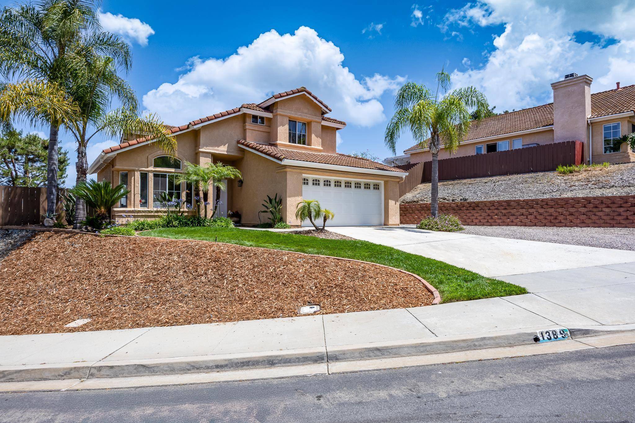 San Marcos, CA 92069,1389 Avenida Azul