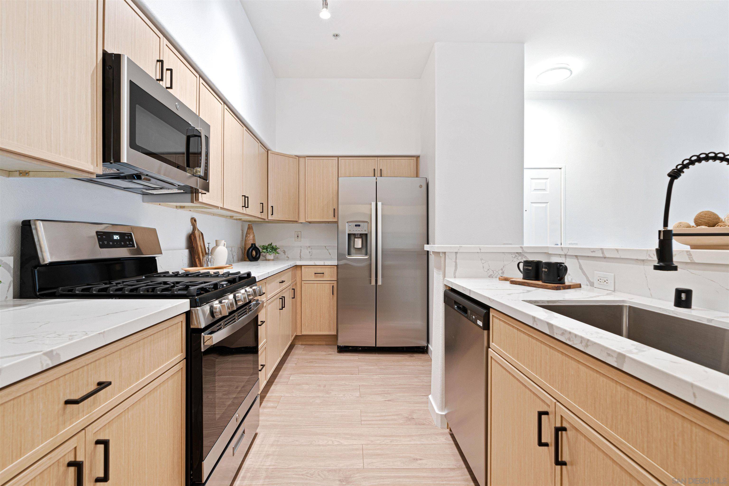 San Diego, CA 92130,12364 Carmel Country Rd #306
