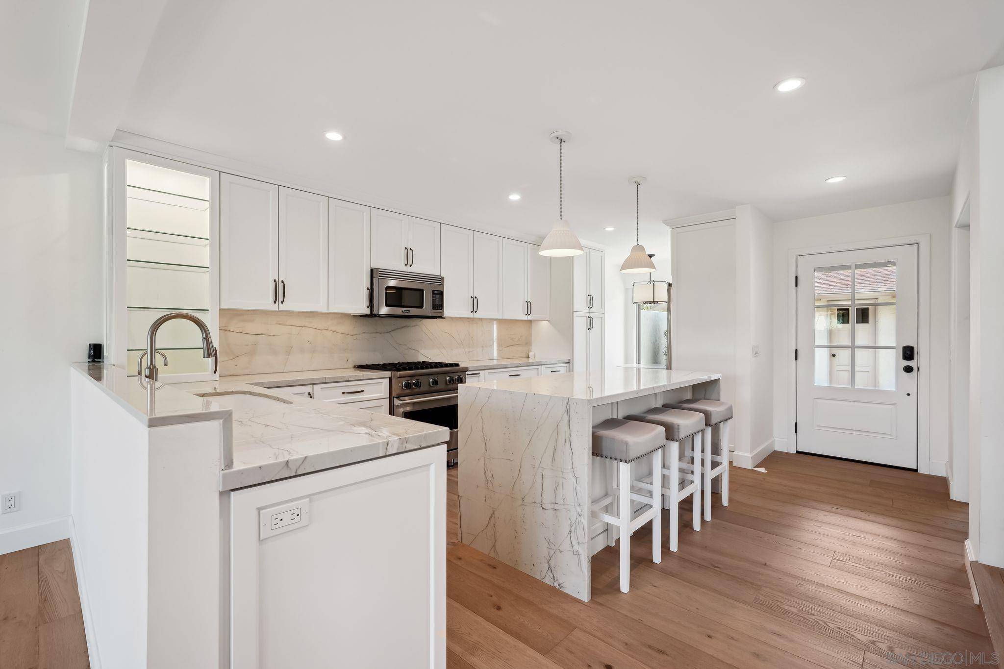 Rancho Santa Fe, CA 92091,211 Via Osuna