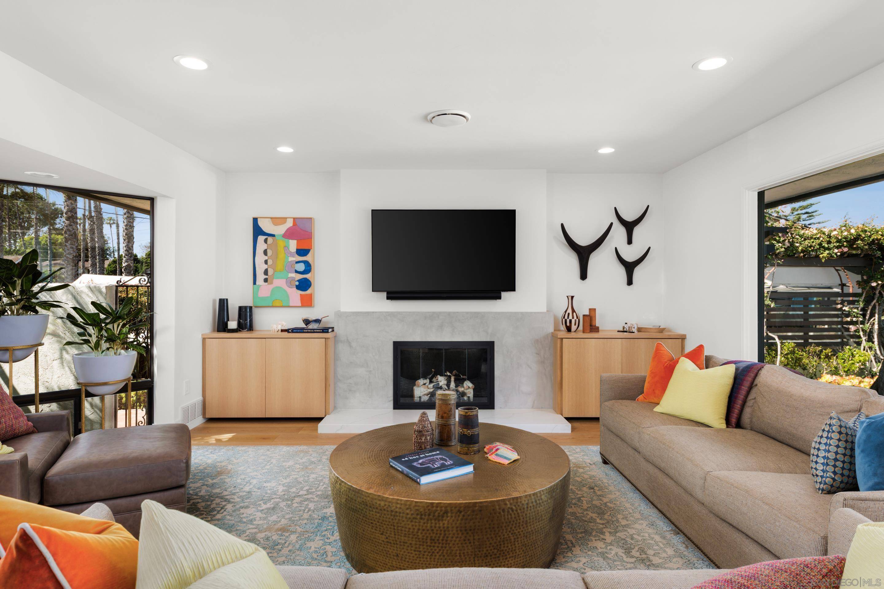 San Diego, CA 92106,821 Moana Dr