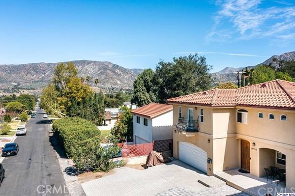 10112 Scoville Avenue, Sunland, CA 91040