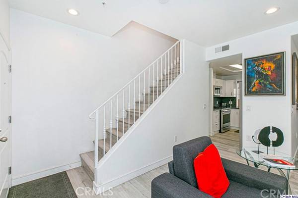 6064 Hazelhurst Place #4, North Hollywood, CA 91606