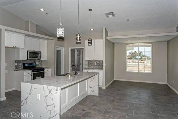 17933 Linden Street, Hesperia, CA 92345