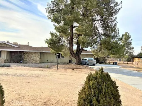 13790 Iroquois Road, Apple Valley, CA 92307