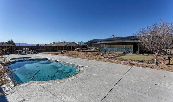 16535 Neenach Road, Apple Valley, CA 92307