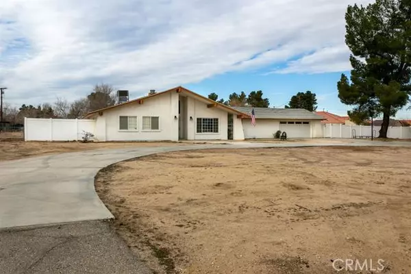 19399 Yanan Road, Apple Valley, CA 92307