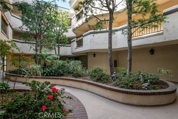 534 Oak Knoll Avenue #101, Pasadena, CA 91101