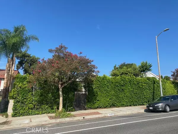 Northridge, CA 91343,9615 Woodley Avenue