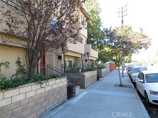 5555 Carpenter Avenue #2, Valley Village, CA 91607