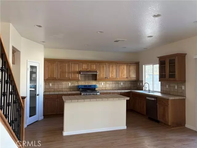 3037 E Avenue K4, Lancaster, CA 93535