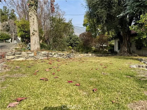 28 E Grandview Avenue, Sierra Madre, CA 91024