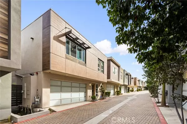 2770 N Wright Lane, Los Angeles, CA 90068