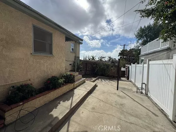 2063 Junipero Avenue, Signal Hill, CA 90755