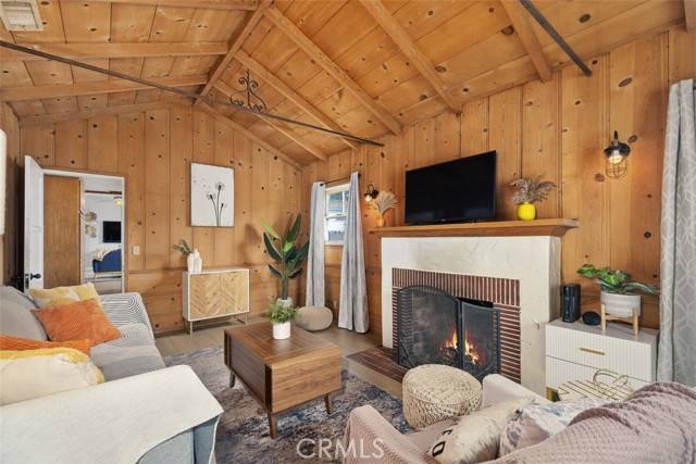La Crescenta, CA 91214,3241 Mills