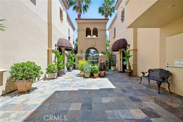 1835 S Barrington Avenue #2, Los Angeles, CA 90025