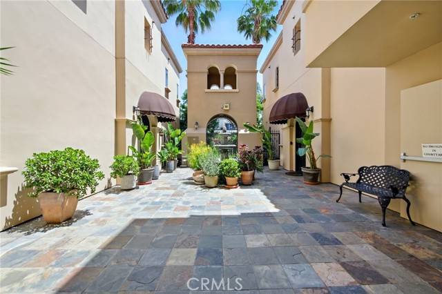1835 S Barrington Avenue #2, Los Angeles, CA 90025