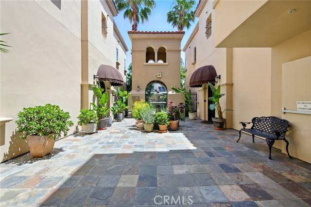 1835 S Barrington Avenue #PH2, Los Angeles, CA 90025