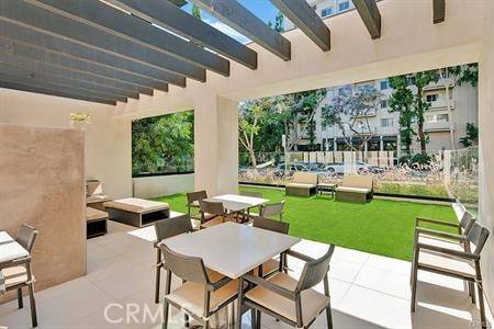 Beverly Hills, CA 90210,432 N OAKHURST #503