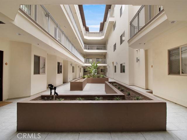 North Hollywood, CA 91601,5016 Bakman Avenue #304