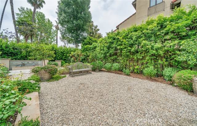 Los Angeles, CA 90049,823 S Bundy Drive #110