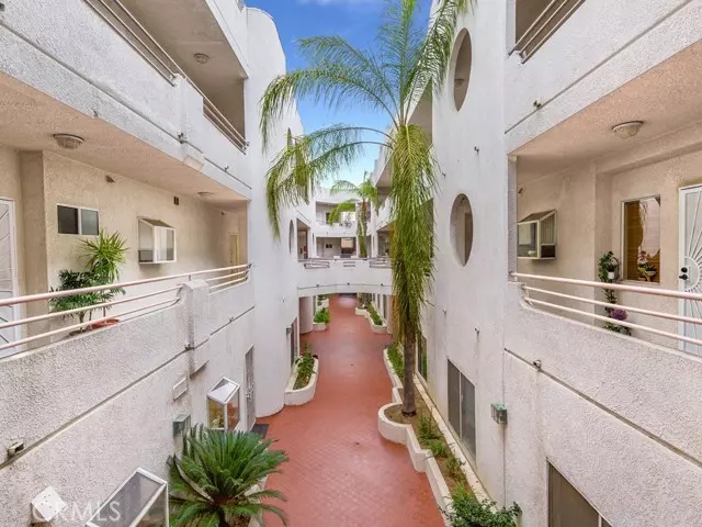 6828 Laurel Canyon Boulevard #211, North Hollywood, CA 91605