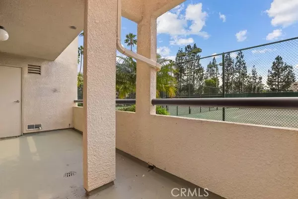 Woodland Hills, CA 91367,5565 Canoga Avenue #107