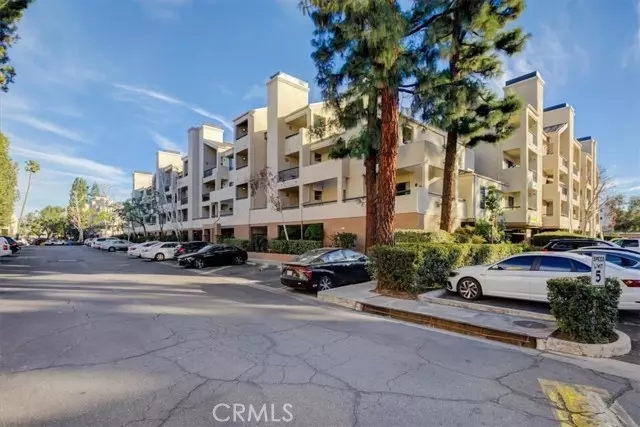 5530 Owensmouth Avenue #212, Woodland Hills, CA 91367