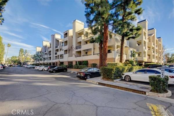 5530 Owensmouth Avenue #212, Woodland Hills, CA 91367