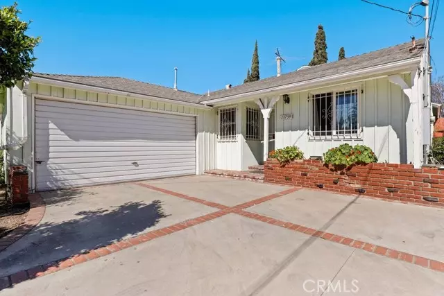 13739 Wyandotte Street, Van Nuys, CA 91405