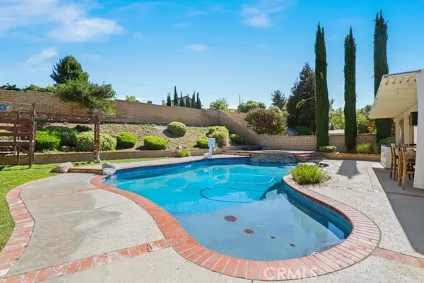 23725 Adamsboro Drive, Newhall, CA 91321