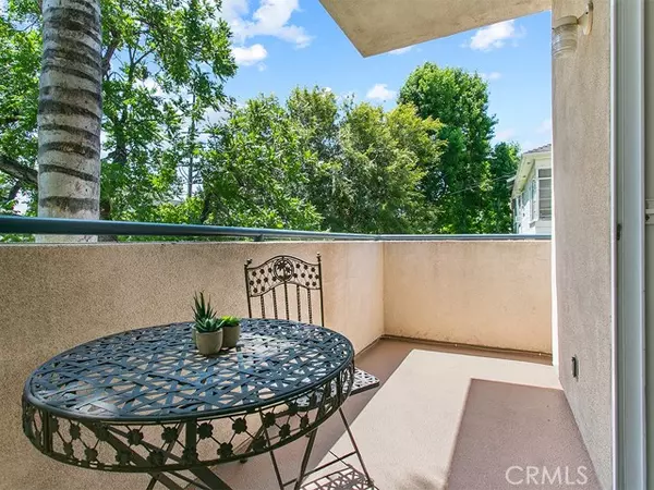 Sherman Oaks, CA 91423,4915 Coldwater Canyon Avenue #6