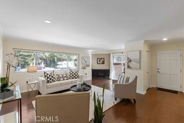 15216 Magnolia Boulevard #1, Sherman Oaks, CA 91403