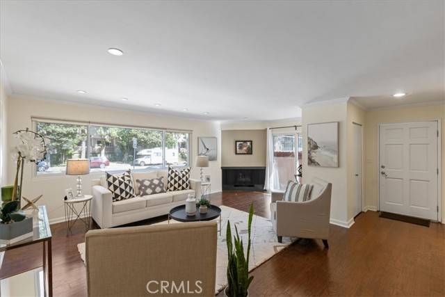 15216 Magnolia Boulevard #1, Sherman Oaks, CA 91403