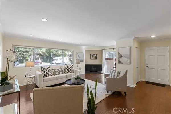 15216 Magnolia Boulevard #1, Sherman Oaks, CA 91403