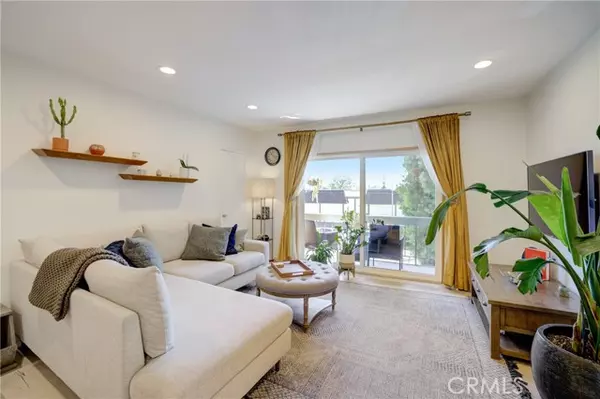 Sherman Oaks, CA 91423,5055 Coldwater Canyon Avenue #203