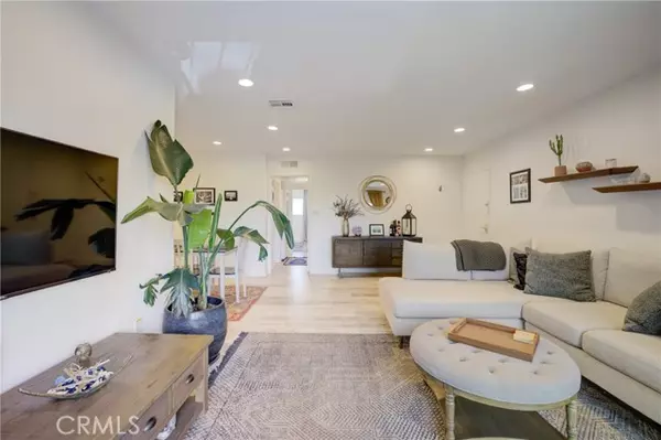 Sherman Oaks, CA 91423,5055 Coldwater Canyon Avenue #203