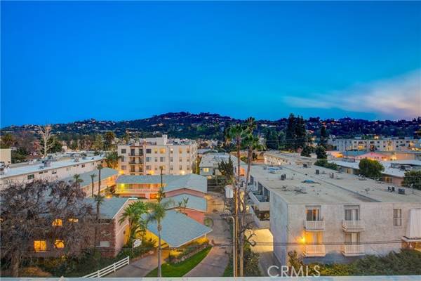 11115 Acama Street #PH2, Studio City, CA 91602