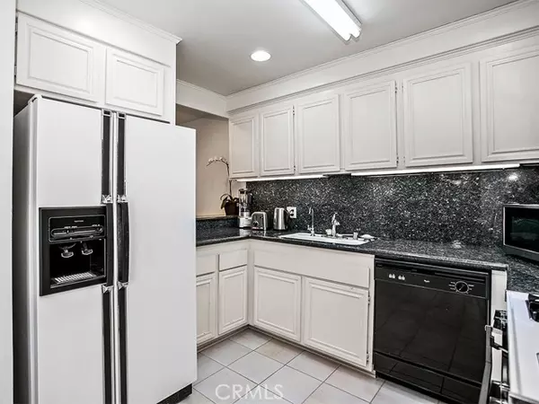 West Hills, CA 91307,7137 Shoup Avenue #33