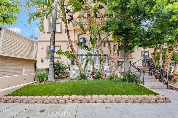 10924 Bloomfield Street #7, Toluca Lake, CA 91602