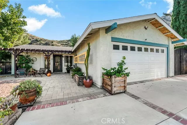 Canyon Country, CA 91387,14712 Hydrangea Way