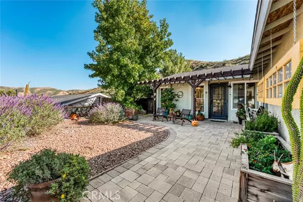 Canyon Country, CA 91387,14712 Hydrangea Way