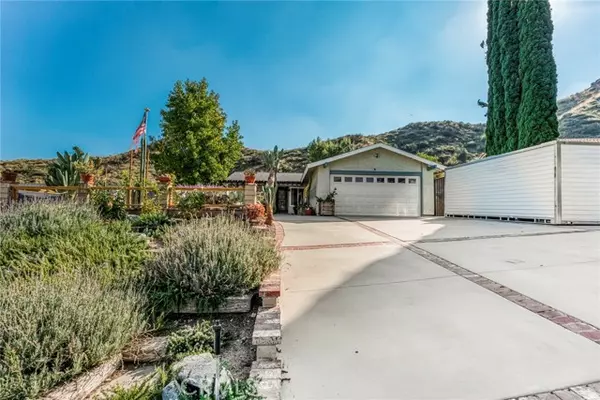 Canyon Country, CA 91387,14712 Hydrangea Way