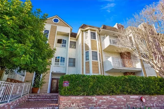 4401 Moorpark Way #101, Toluca Lake, CA 91602