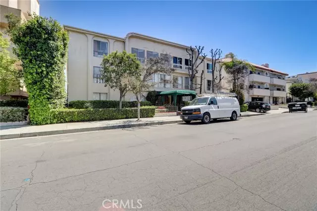 Encino, CA 91316,5250 Zelzah Avenue #7A