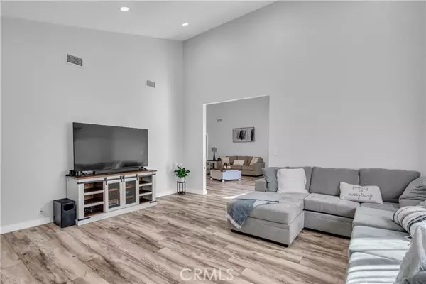 Granada Hills, CA 91344,10463 White Oak Avenue