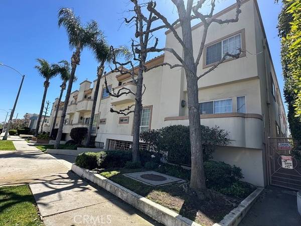 West Toluca Lake, CA 91602,11110 Camarillo Street #114