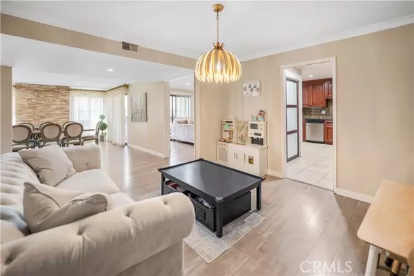 Glendale, CA 91202,1325 Valley View Road #204